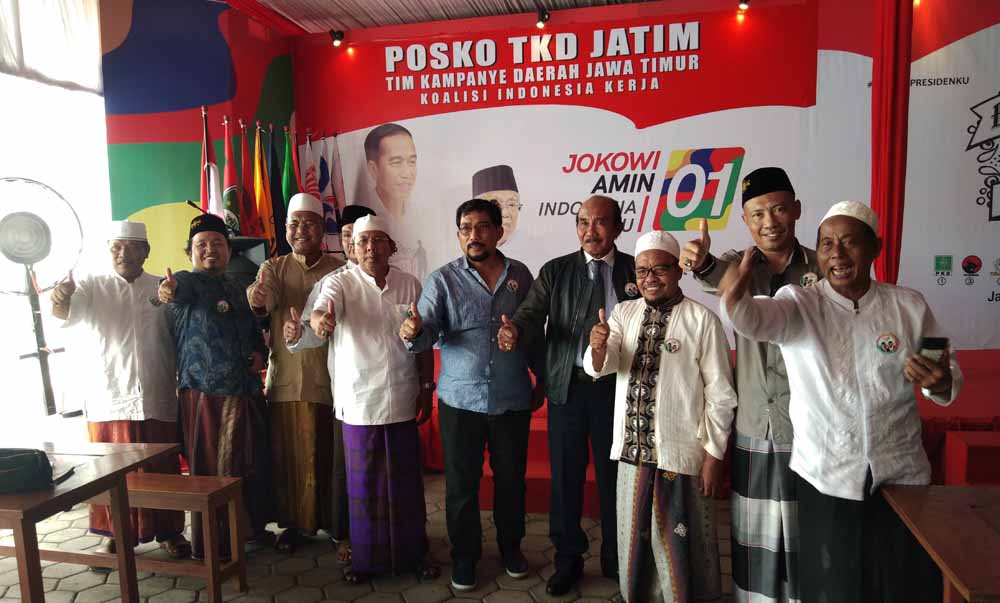 Ketua TKD Jatim Mahfud Arifin bersama para kiai Pamekasan di kantor TKD Jatim