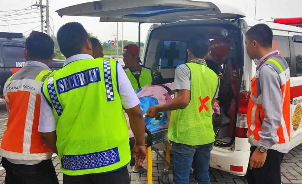 Evakuasi korban meninggal di toliet Tol Jombang