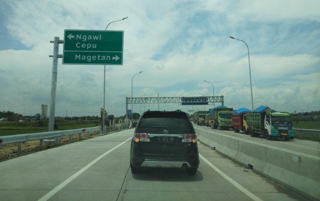Tol Ngawi saat ditinjau Kapolda Jatim dan rombongan