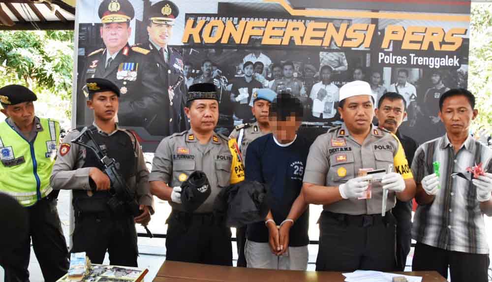 Video: Polres Trenggalek Berdzikir dan Shalawat