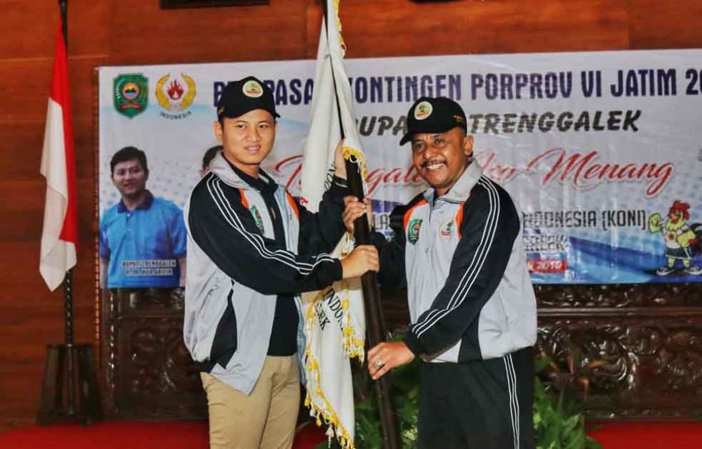 Bupati Trenggalek saat memberangkatkan kontingen 