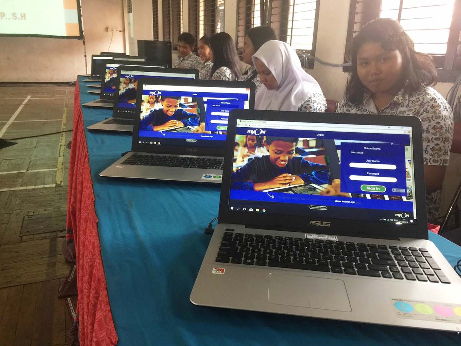 Siswa SMA Trimurti bersiap menerima materi literasi digital 
