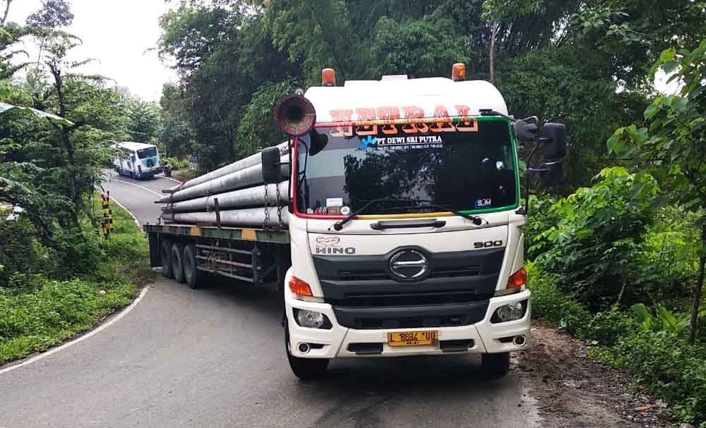 Truk mogok di Jalan Raya Ponorogo-Pacitan
