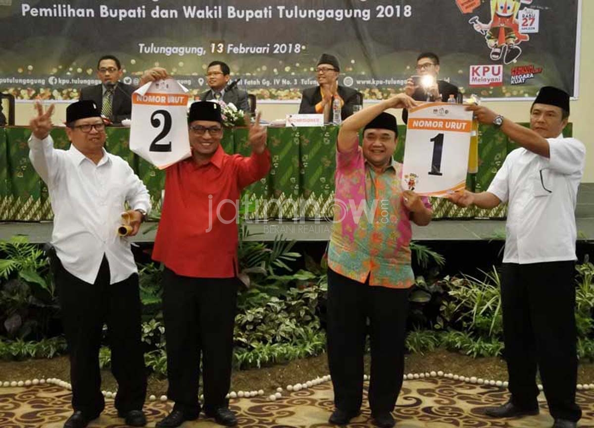 Kedua Paslon saat pengambilan nomor urut.