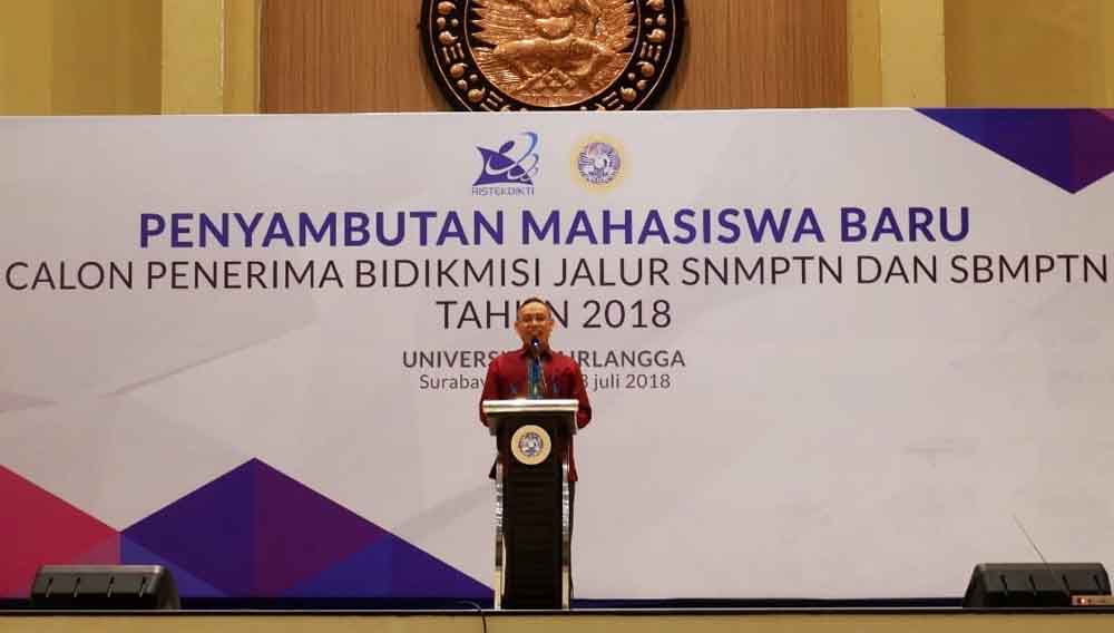 Rektor Unair Prof. Nasih saat memberi sambutan pada acara penerimaan mahasiswa baru