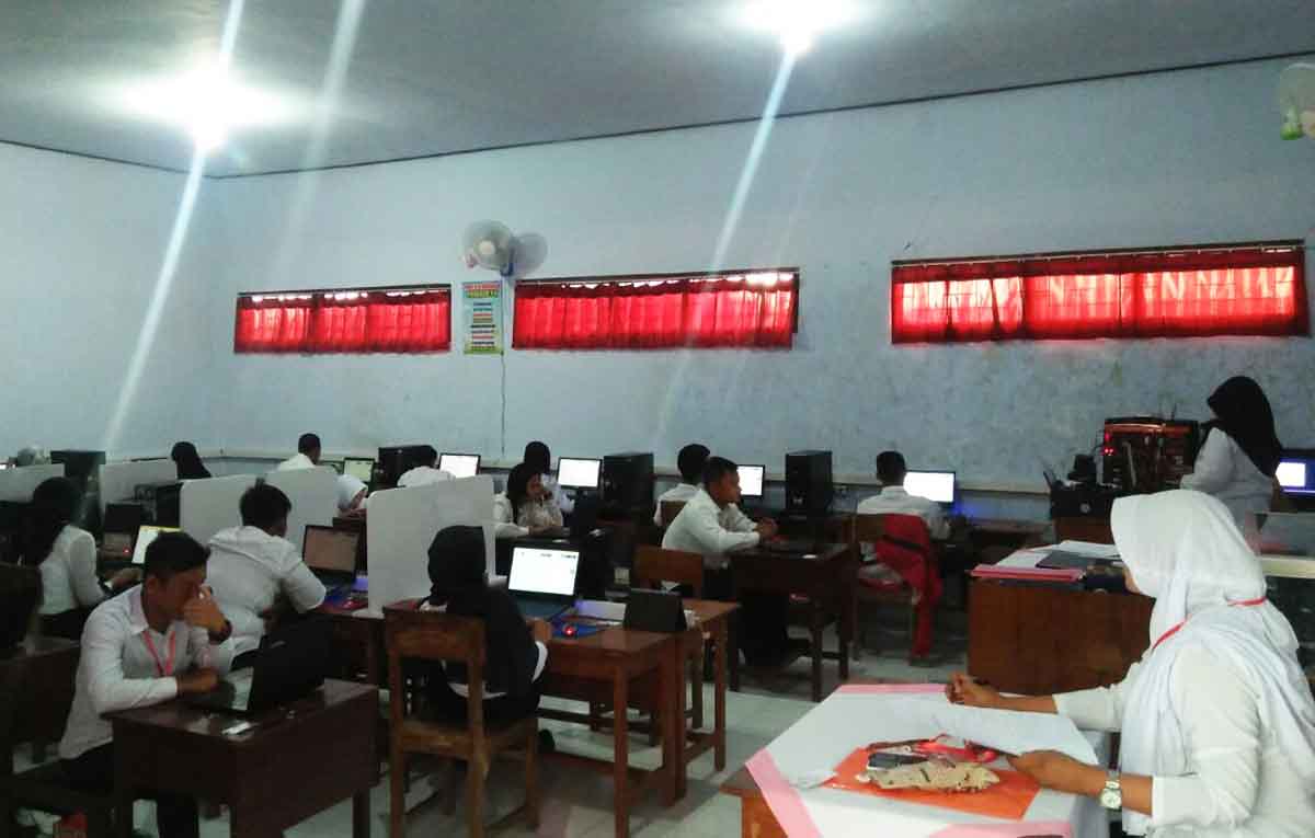 Peserta UNBK paket C saat ujian.