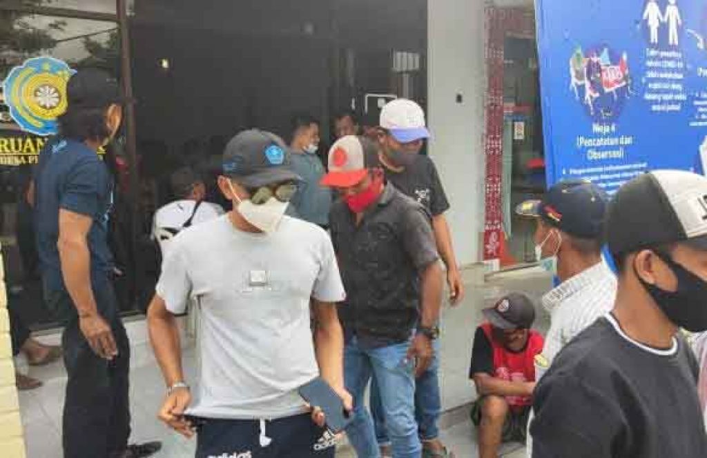 Warga protes terhadap kenaikan tarif air