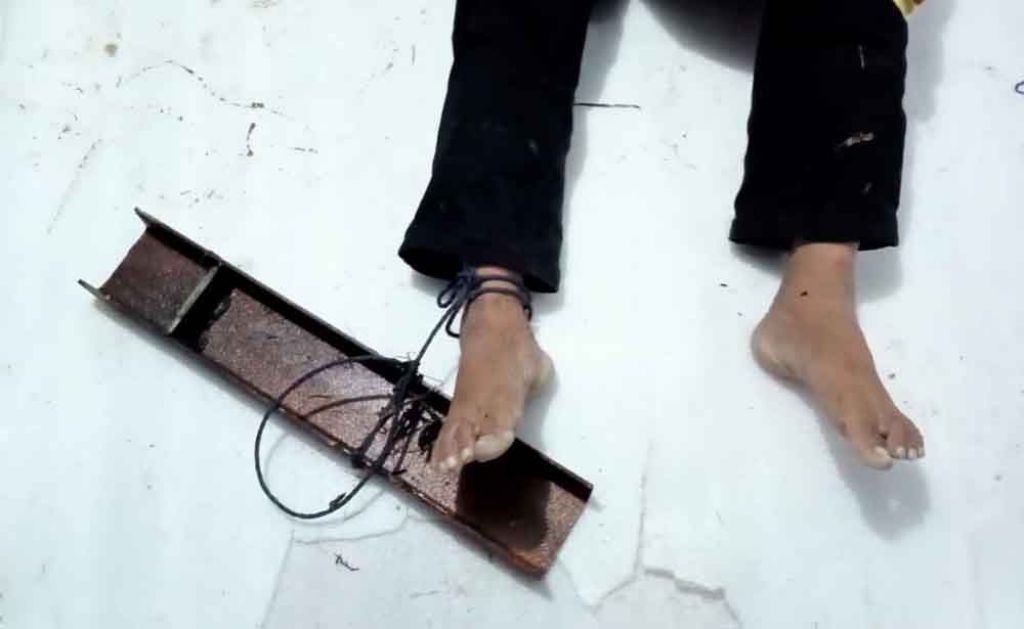 Kaki korban terikat tali tambang dan besi
