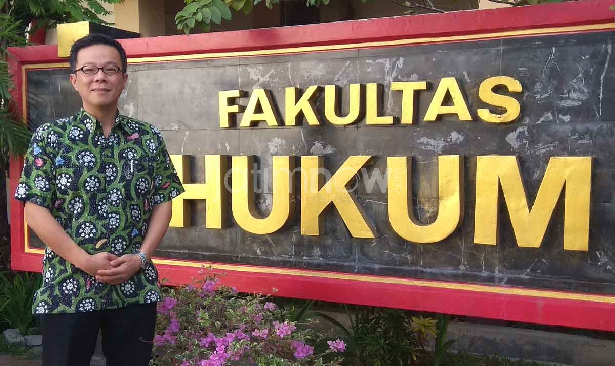 Fajar Sugianto saat berada di kampus Universitas 17 Agustus Surabaya