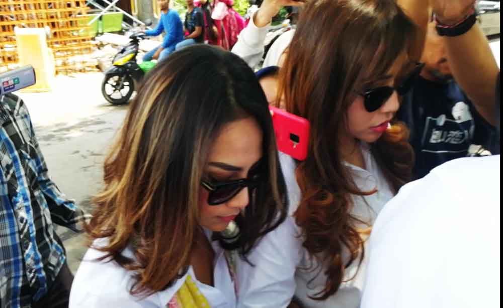 Vanessa Angel saat di Mapolda Jatim