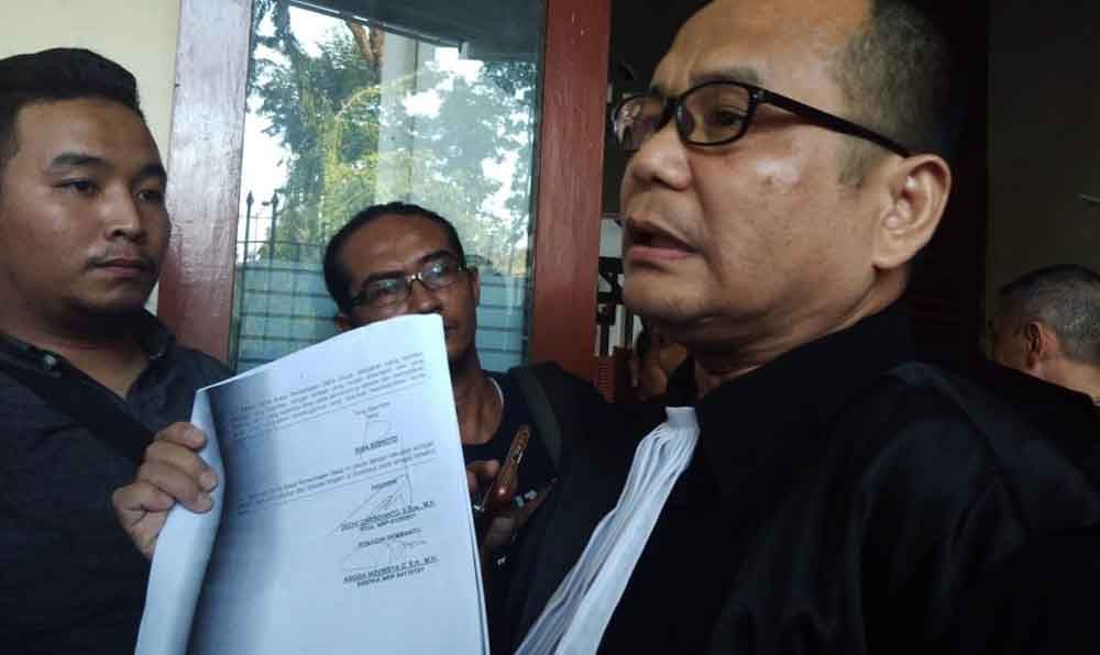 Kuasa Hukum Mucikari, Frangky Desima Waruwu saat di Pengadilan Negeri Surabaya