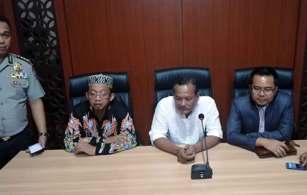 Vigit Waluyo (tengah)