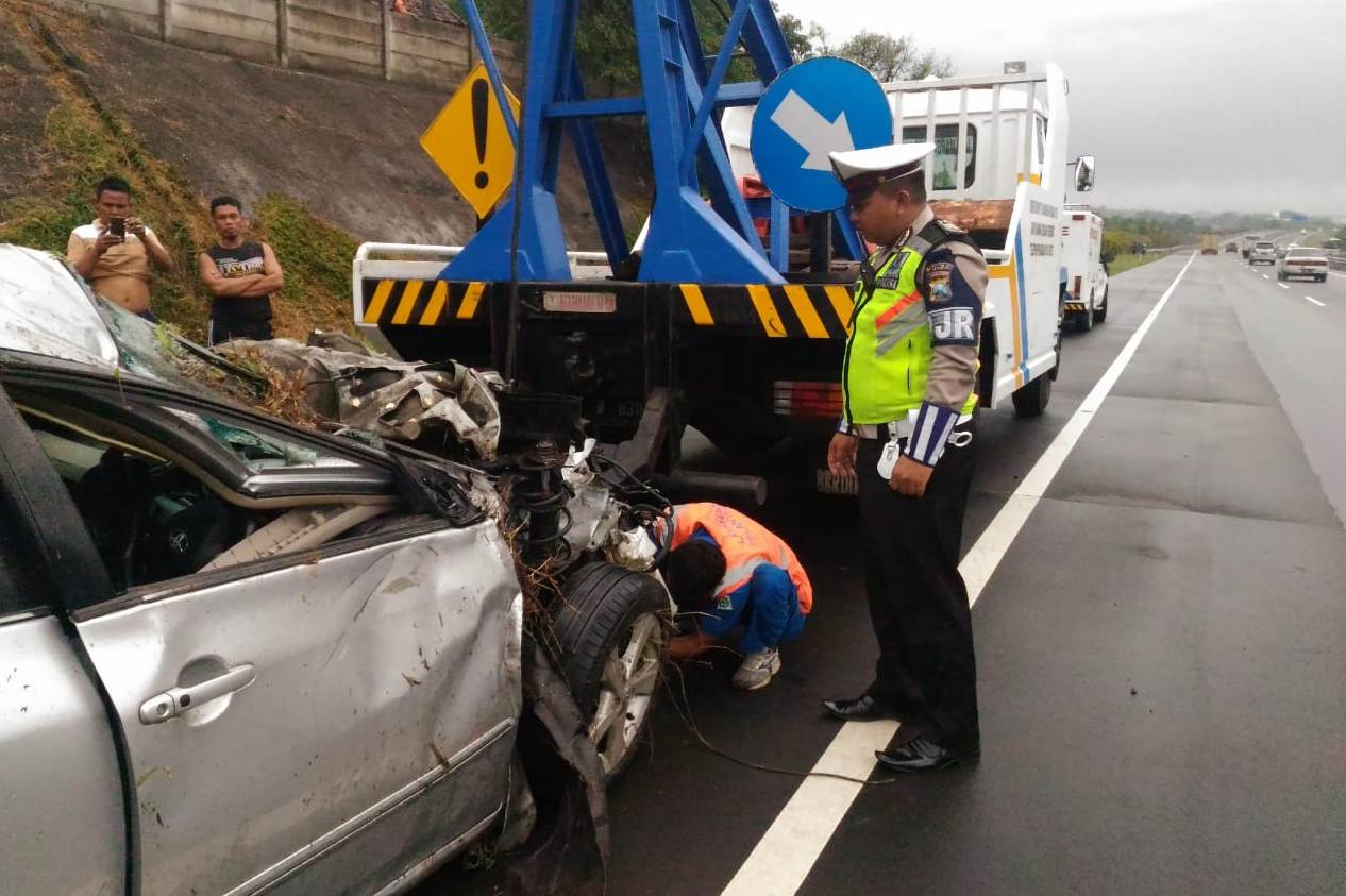 Kondisi mobil Toyota Vios usai kecelakaan di Tol Pandaan