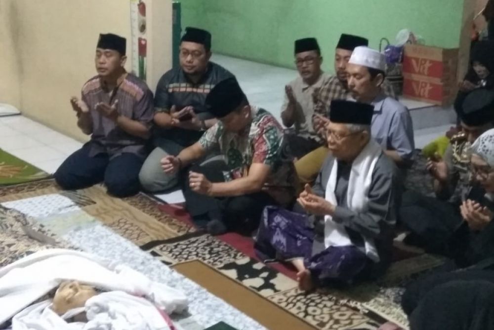 Wakil Presiden Ma'ruf Amin melayat tokoh Nahdlatul Ulama (NU) almarhum KH Ahmad Bagja (Foto: Setwapres)