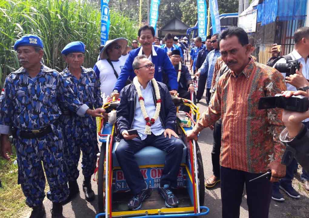 Ketua Umum PAN Zulkifli Hasan saat di Blitar.