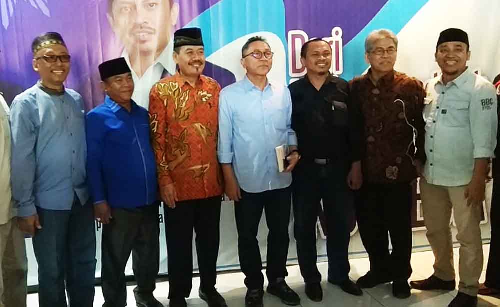 Ketua MPR RI Zulkifli Hasan (tengah) saat berada di Pusat Dakwah Muhammadiyah Surabaya
